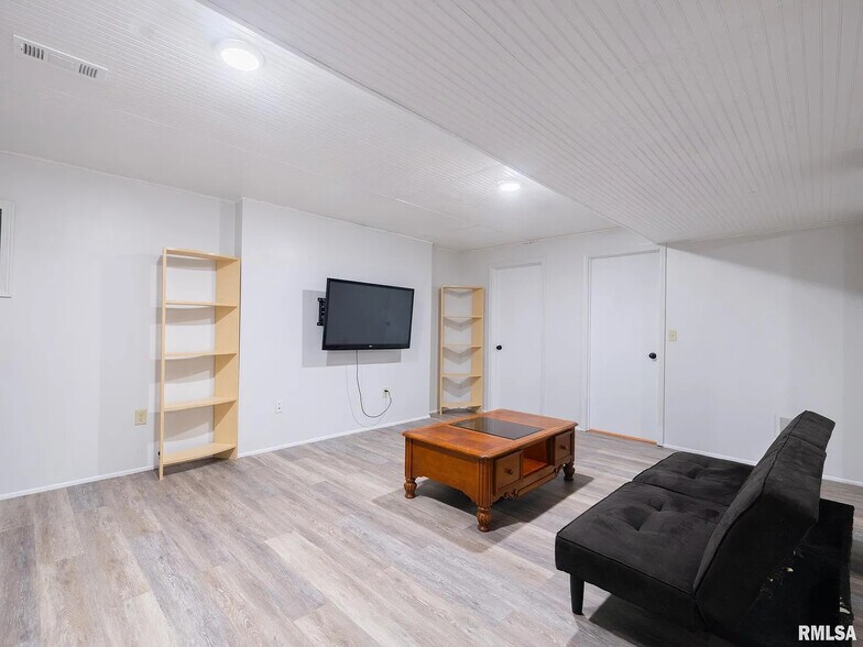 Building Photo - 3504 Wegeng Dr