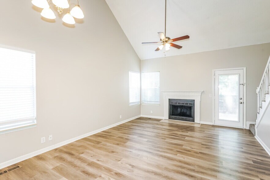 Building Photo - 1502 Cedardale Rd