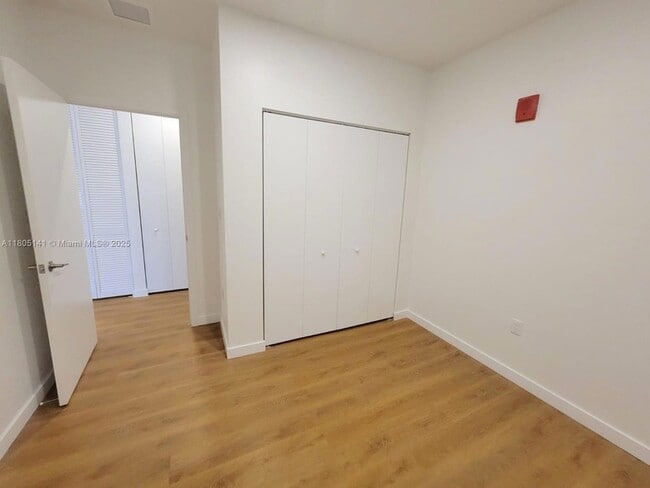 Building Photo - 1950 Fletcher St