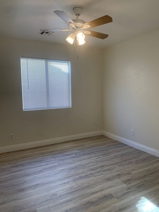 Building Photo - Single Story 3 Bedroom Home for Rent