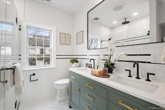 Building Photo - 32 Ackerman St