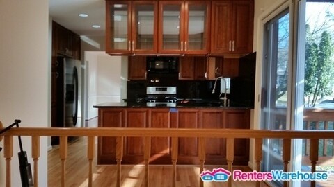 Building Photo - 1213 Golf Course Dr