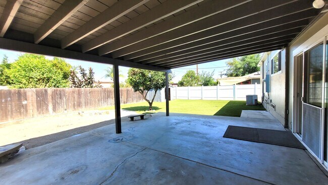 Building Photo - El Cajon Beauty