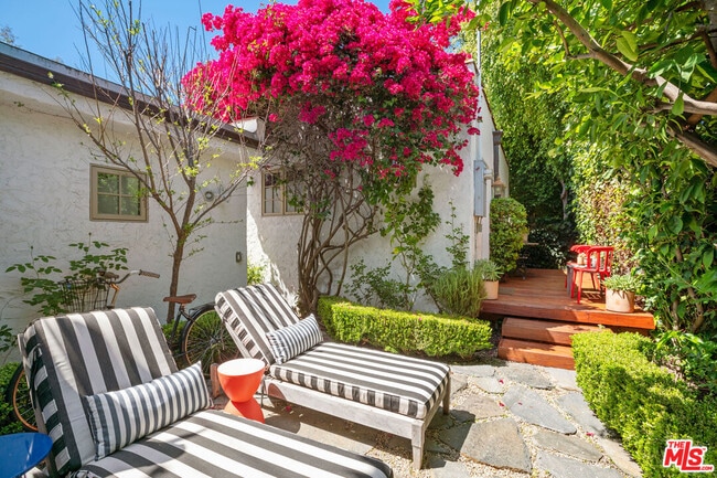 Building Photo - 432 Westbourne Dr