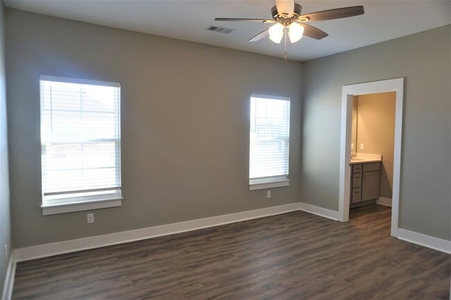 Building Photo - 3 Bedroom, 2 Bath Home in Valley View