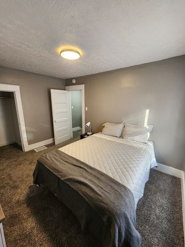 Building Photo - 1016-1018 S Buckeye St