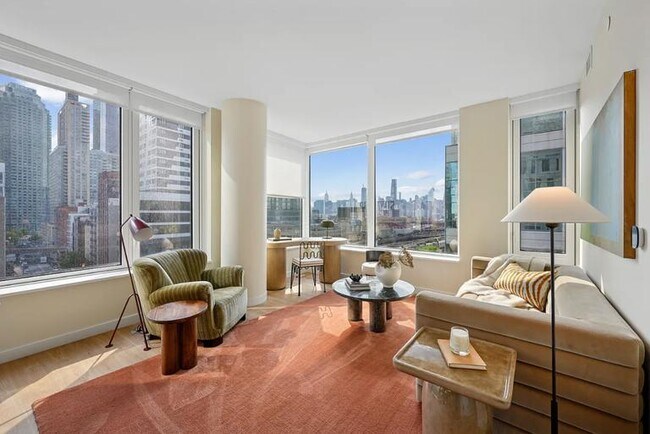 Building Photo - 1 bedroom in LONG ISLAND CITY NY 11101