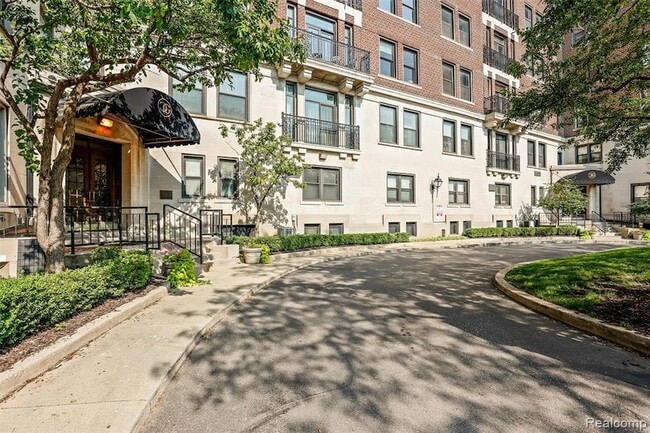 Building Photo - 2900 E Jefferson Ave