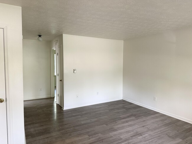 Building Photo - 319 Garden Park Dr