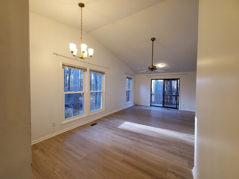 Building Photo - 3 Baytree Ct