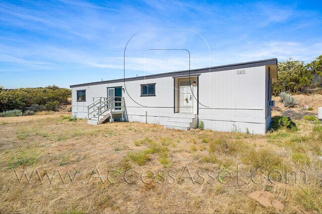 Building Photo - Lovely 2 Bed/2 Bath Manufactured Double-Wide Home In Anza!