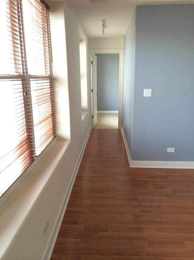 Building Photo - 4335 W Irving Park Rd