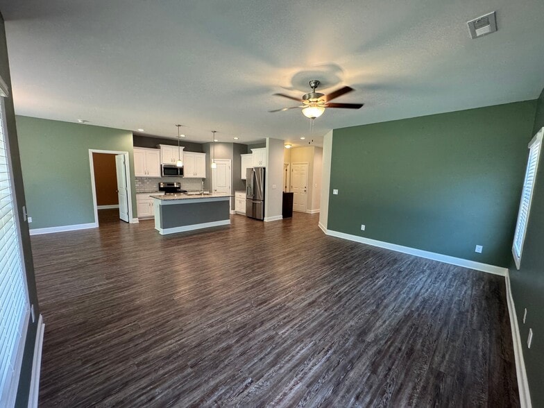 Building Photo - 27244 McKenna Dr