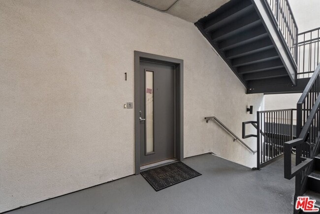Building Photo - 5114 Cahuenga Blvd