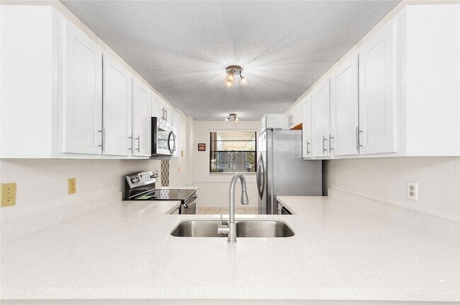 Building Photo - 9676 W McNab Rd