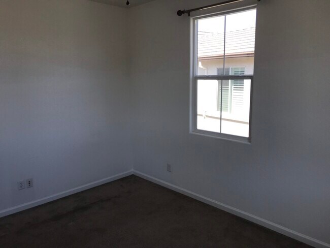 Building Photo - 1704 Brodea Ln