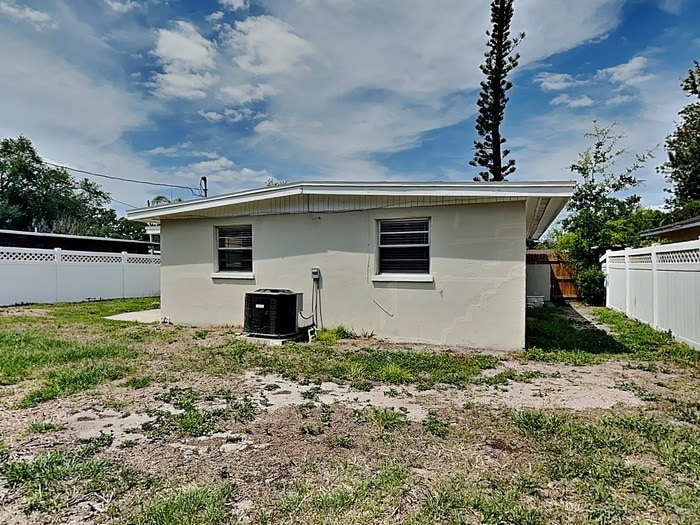Building Photo - 2514 10th Ave Dr E