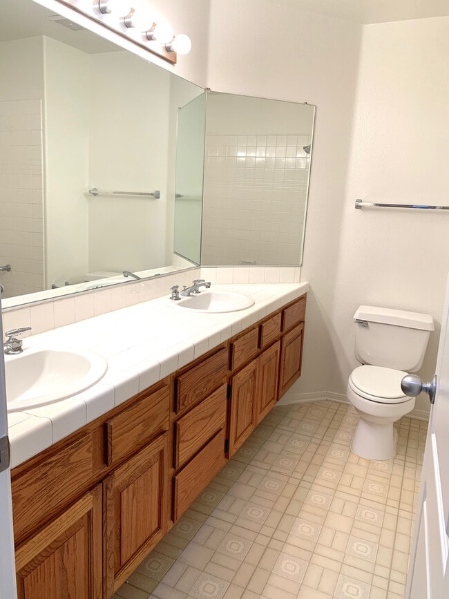 Building Photo - Spacious 4BD/2.5BA Home in Chula Vista - $4,495/mo!!