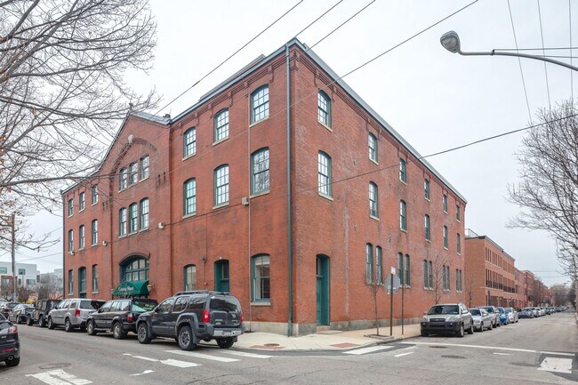 Building Photo - 627-37 N 18th St