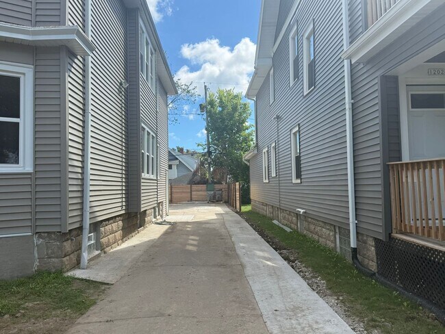 Building Photo - 1206 N 46th St