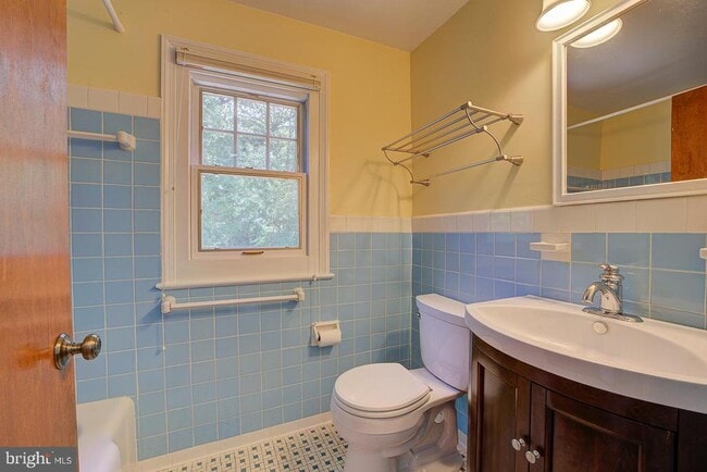 Building Photo - 6717 44th Ave