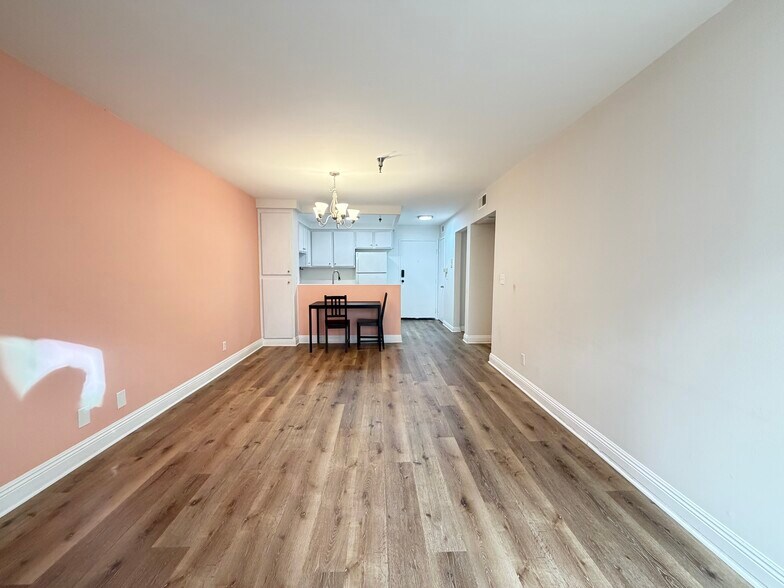 Building Photo - 5143 Bakman Ave