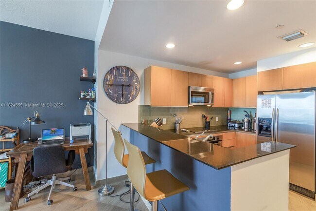 Building Photo - 1060 Brickell Ave