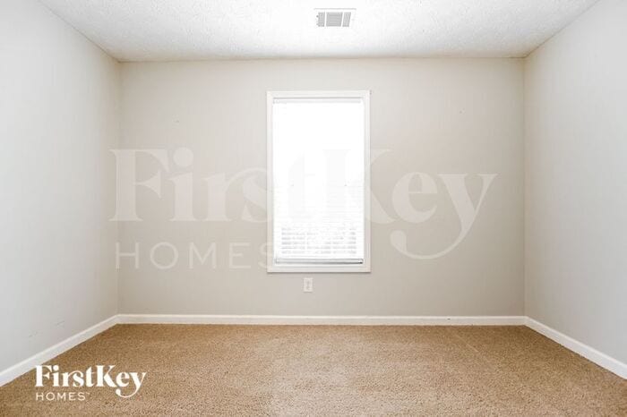 Building Photo - 80 Pebble Ln