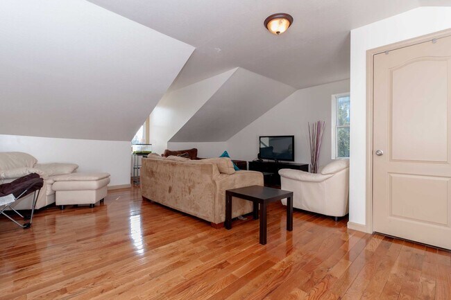 Building Photo - 124 S 12th St