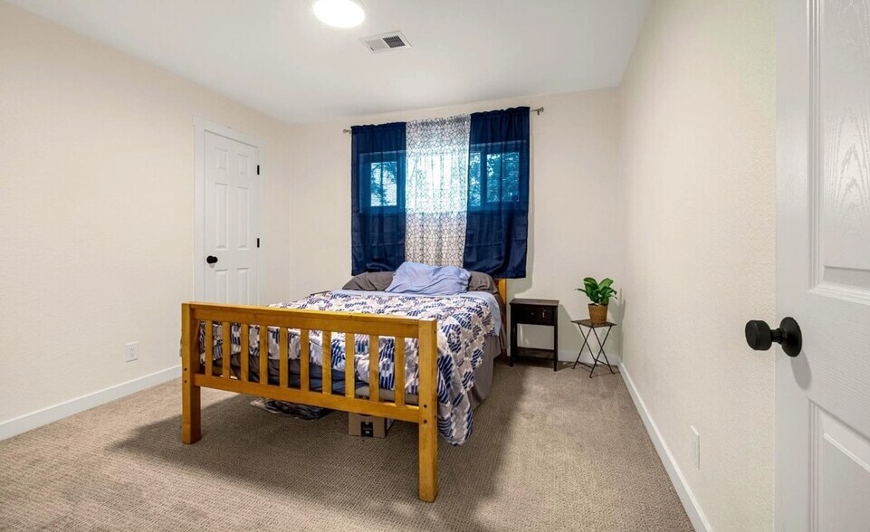 Building Photo - 601 Hackberry Dr