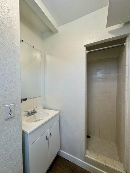 Building Photo - 1404 Prospect Dr