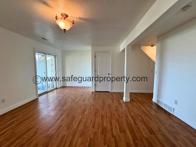 Building Photo - Amazing Draper Townhome with Mountain Views!