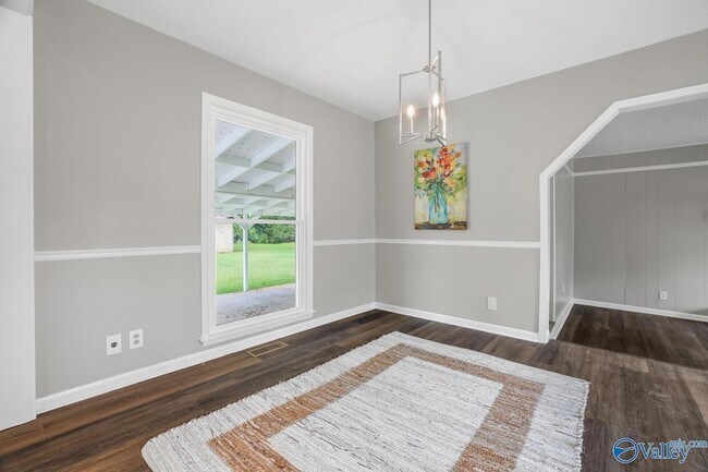 Building Photo - 2017 Shady Ln Dr NW