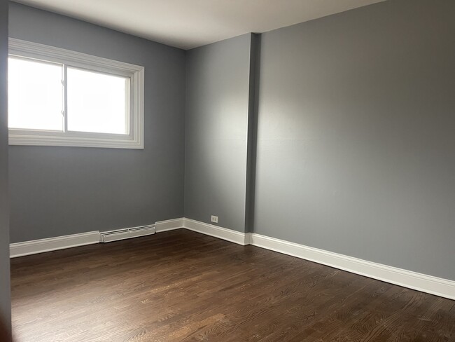 Building Photo - 9463 Niles Center Rd