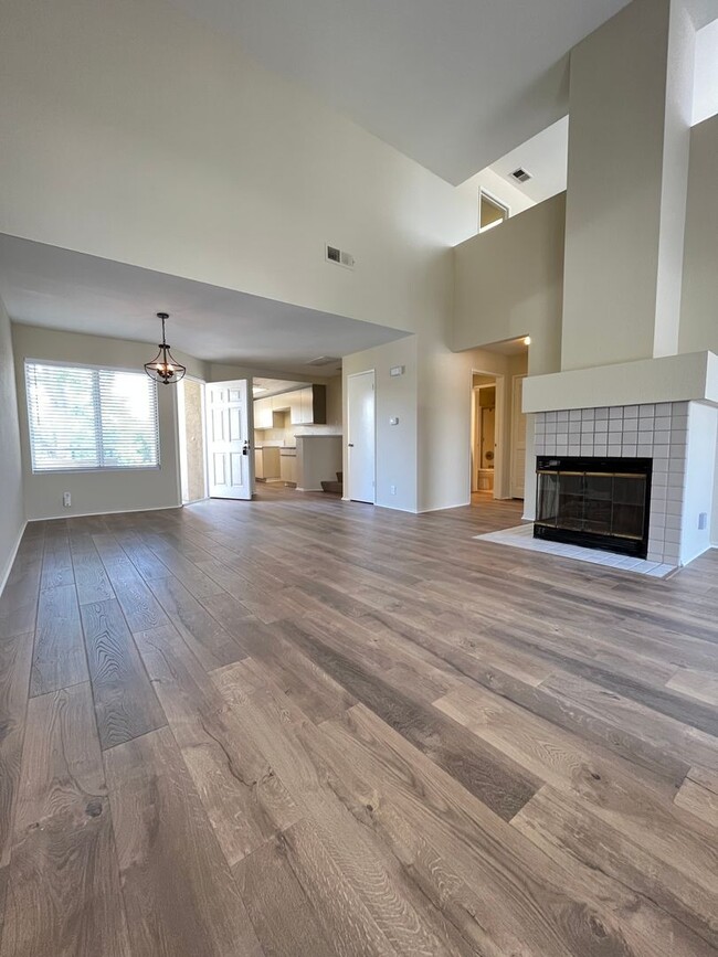 Building Photo - JUST REFURBISHED SPACIOUS DUAL MASTER COND...