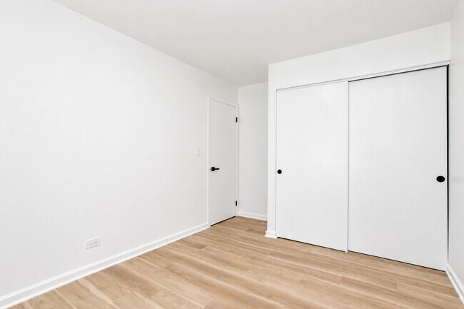 Building Photo - 7777 Ramsgate Cir S