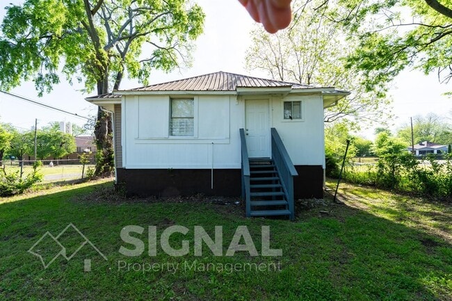 Building Photo - 512 1st St N