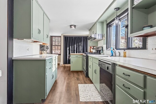 Building Photo - 62 Church St