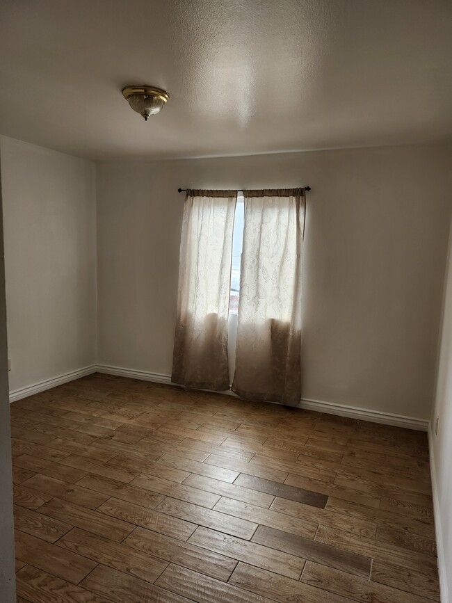 MASTER BEDROOM - 2106 S Ridgeley Dr