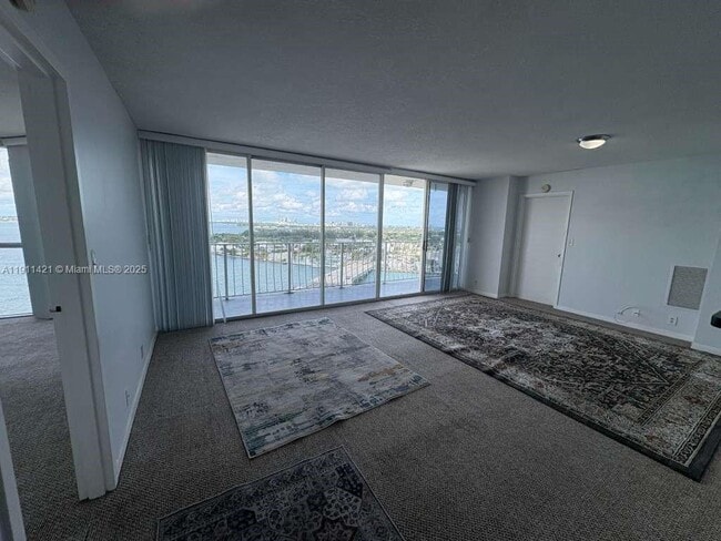 Building Photo - 7601 E Treasure Dr