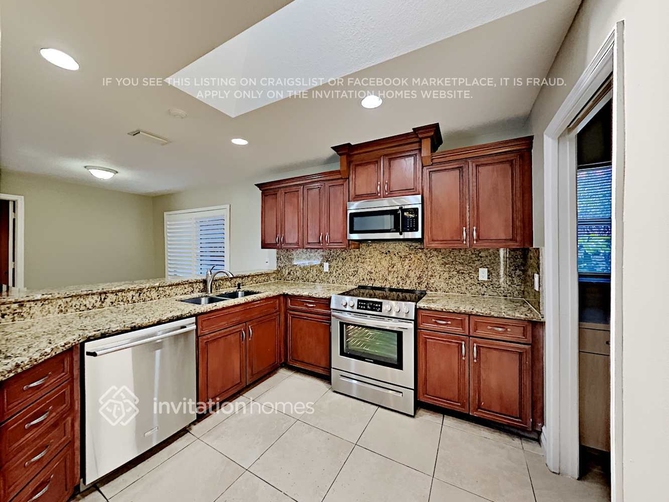 Building Photo - 1076 Deerwood Ln