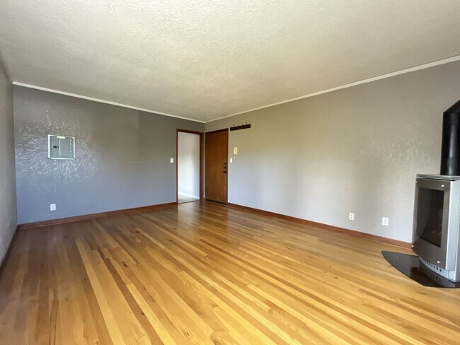 Building Photo - Stylish Condo at Terrazzo with Hardwood Floors, Open Modern Kitchen & Great Location