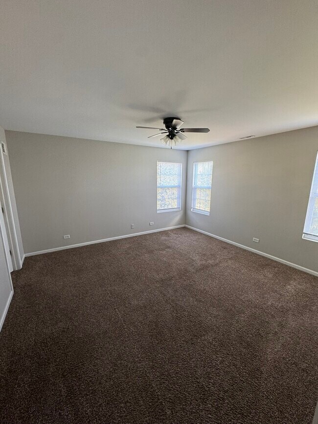 Building Photo - 1401 Millbrook Dr