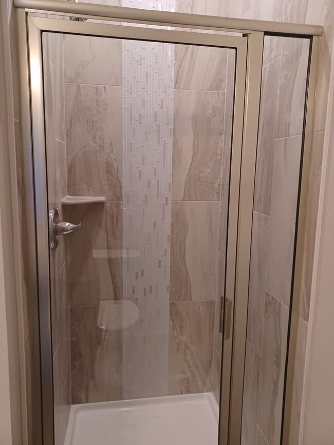 Building Photo - Beautiful 5 Bedroom Home in Hampton