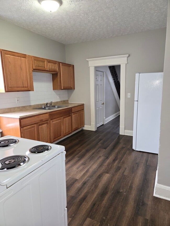 Building Photo - Beautiful and spacious unit