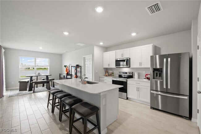 Building Photo - 2621 Table Coral Trl