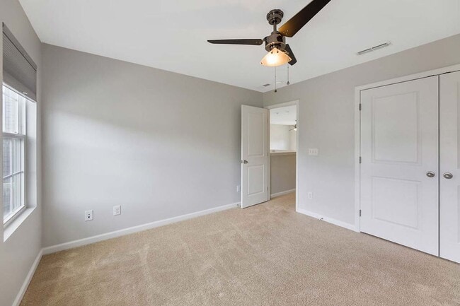 Building Photo - Welcome Home!!! Beautiful 3b 2.5b in Masse...