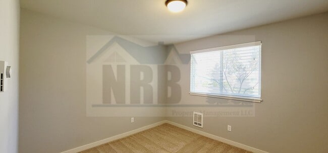 Building Photo - Stunning House in North Tacoma!