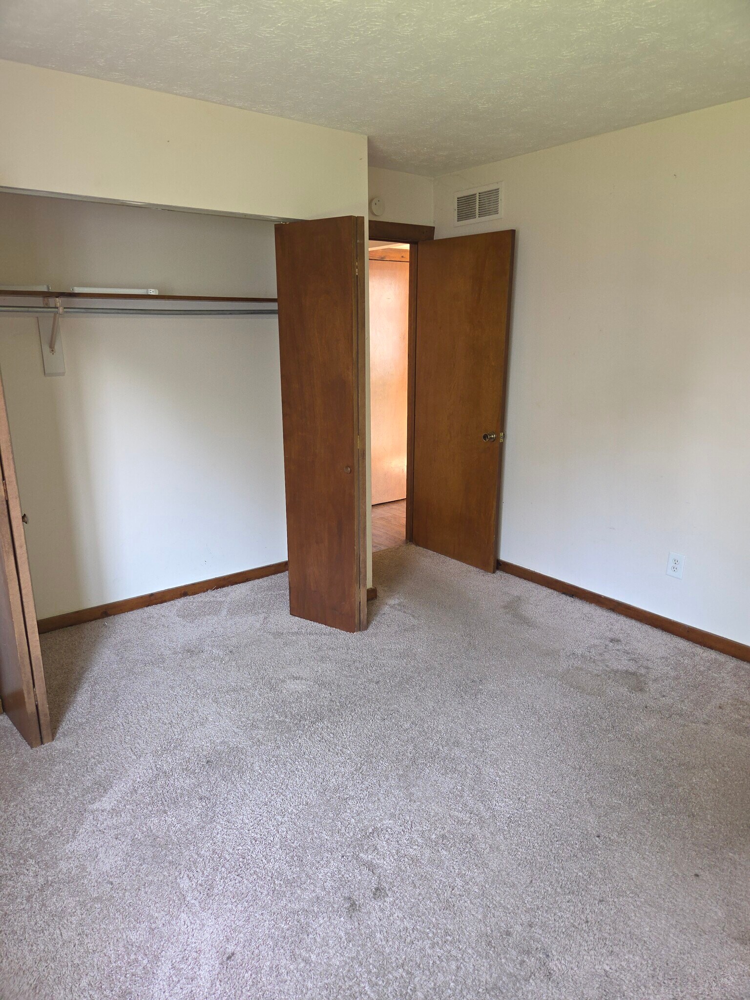 Building Photo - 6385 Chippenhook Ct