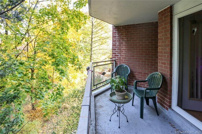 Building Photo - 91 Strawberry Hill Ave